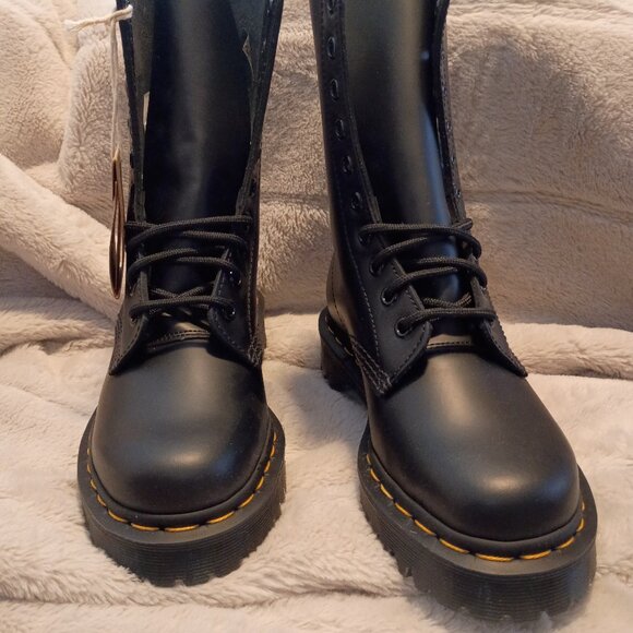 NWT/Dr Marten\'s 1490(10 Eye) Smooth Leather Black Combat Boots Men\'s 4/Women\'s 5 main image 5